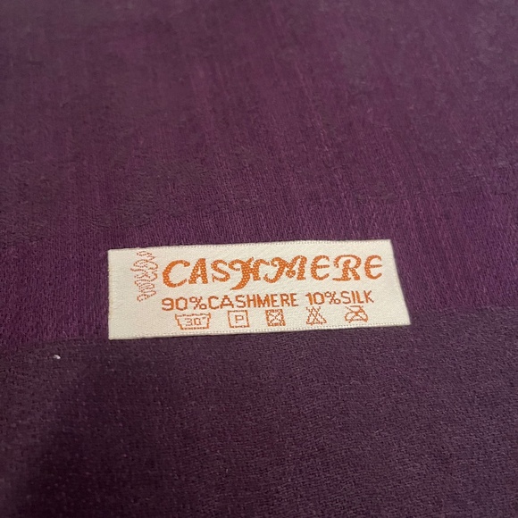 Cashmere and Silk Scarf - Picture 3 of 3